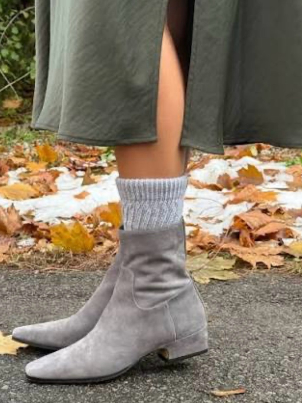 Steve Madden Dusty Light Gray Suede Pointed Toe Ankle Boots - NWT